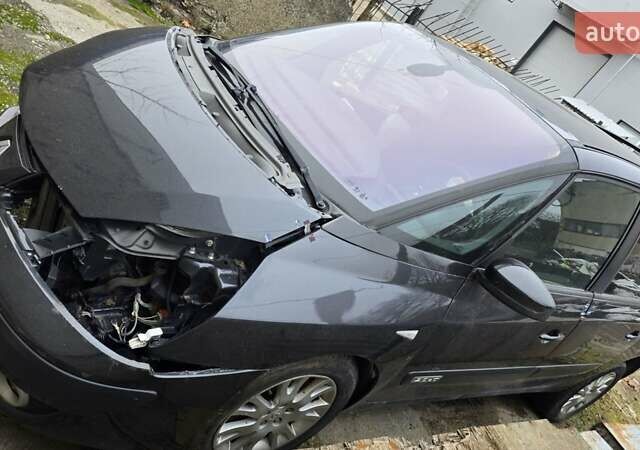 Серый Рено Эспейс, объемом двигателя 2 л и пробегом 250 тыс. км за 3200 $, фото 2 на Automoto.ua