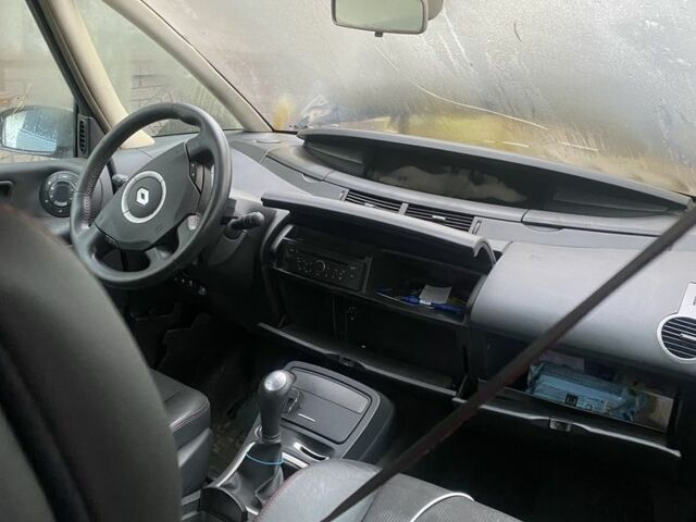 Серый Рено Эспейс, объемом двигателя 2 л и пробегом 380 тыс. км за 3700 $, фото 2 на Automoto.ua