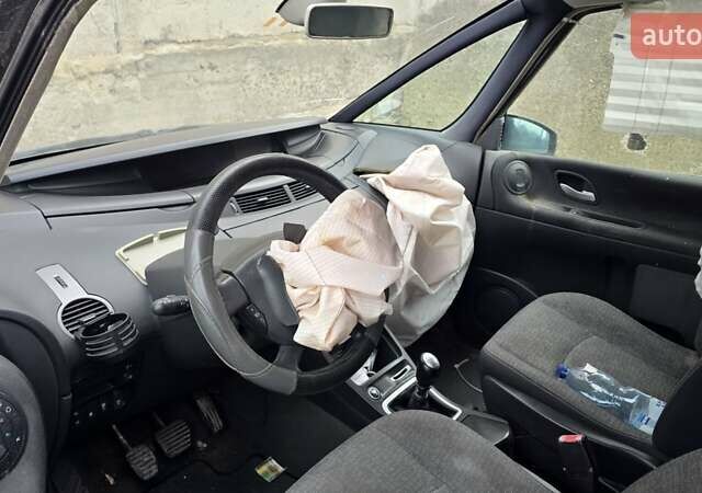 Серый Рено Эспейс, объемом двигателя 2 л и пробегом 250 тыс. км за 3200 $, фото 7 на Automoto.ua