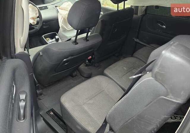 Серый Рено Эспейс, объемом двигателя 2 л и пробегом 250 тыс. км за 3200 $, фото 3 на Automoto.ua