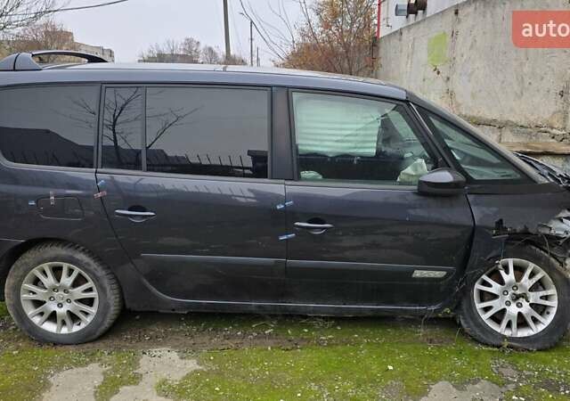 Серый Рено Эспейс, объемом двигателя 2 л и пробегом 250 тыс. км за 3200 $, фото 9 на Automoto.ua