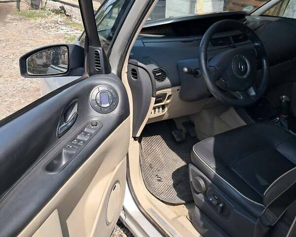 Сірий Рено Еспейс, об'ємом двигуна 3 л та пробігом 205 тис. км за 4500 $, фото 9 на Automoto.ua