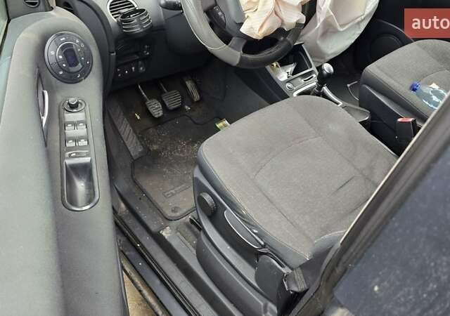 Серый Рено Эспейс, объемом двигателя 2 л и пробегом 250 тыс. км за 3200 $, фото 4 на Automoto.ua