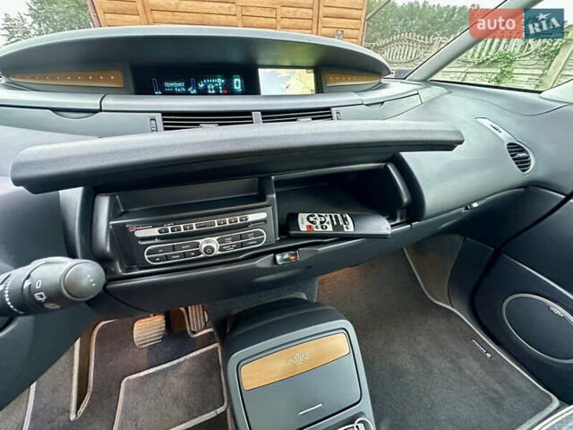 Рено Эспейс 2009 в Житомире на Automoto.ua Серый Рено Эспейс, объемом двигателя 2 л и пробегом 351 тыс. км за 6300 $, фото 37 на Automoto.ua