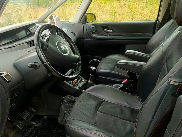 Серый Рено Эспейс, объемом двигателя 2 л и пробегом 302 тыс. км за 7500 $, фото 3 на Automoto.ua