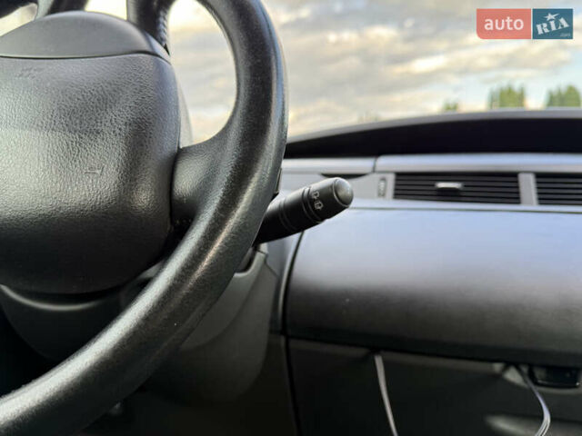 Сірий Рено Еспейс, об'ємом двигуна 2 л та пробігом 247 тис. км за 7500 $, фото 9 на Automoto.ua