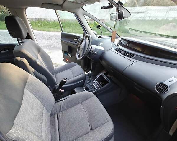 Рено Еспейс 2010 у Гадяче на Automoto.ua Сірий Рено Еспейс, об'ємом двигуна 2 л та пробігом 238 тис. км за 7999 $, фото 6 на Automoto.ua