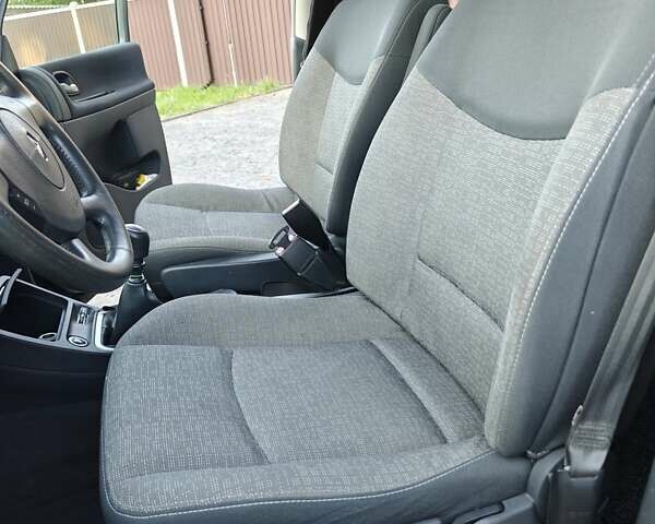 Рено Еспейс 2010 у Гадяче на Automoto.ua Сірий Рено Еспейс, об'ємом двигуна 2 л та пробігом 238 тис. км за 7999 $, фото 18 на Automoto.ua