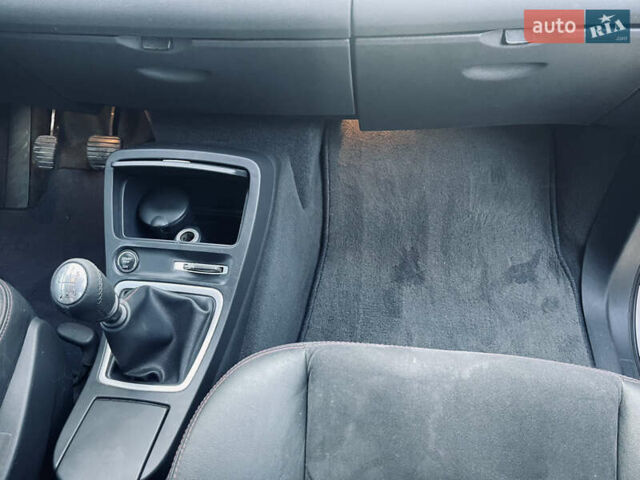 Серый Рено Эспейс, объемом двигателя 2 л и пробегом 355 тыс. км за 6350 $, фото 11 на Automoto.ua