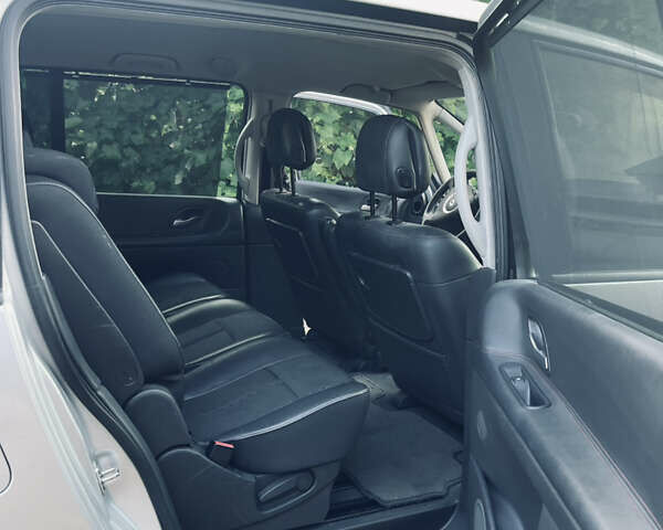 Серый Рено Эспейс, объемом двигателя 2 л и пробегом 355 тыс. км за 6350 $, фото 8 на Automoto.ua