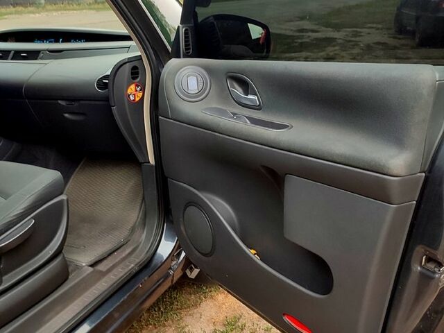 Сірий Рено Еспейс, об'ємом двигуна 2 л та пробігом 220 тис. км за 8299 $, фото 6 на Automoto.ua