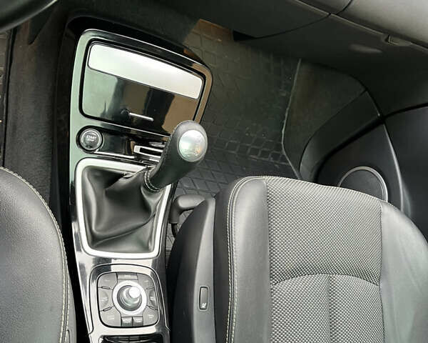 Серый Рено Эспейс, объемом двигателя 2 л и пробегом 233 тыс. км за 7900 $, фото 13 на Automoto.ua