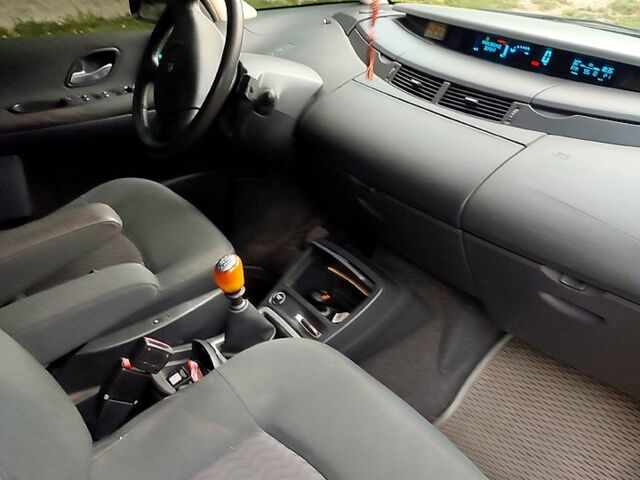 Сірий Рено Еспейс, об'ємом двигуна 2 л та пробігом 220 тис. км за 8299 $, фото 4 на Automoto.ua