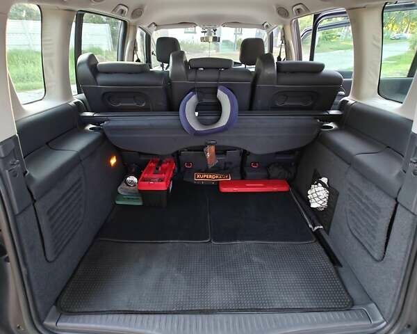 Рено Еспейс 2010 у Гадяче на Automoto.ua Сірий Рено Еспейс, об'ємом двигуна 2 л та пробігом 238 тис. км за 7999 $, фото 11 на Automoto.ua