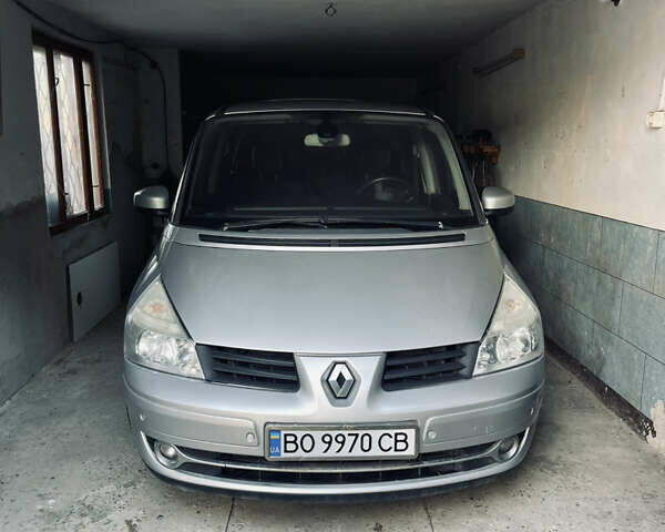 Серый Рено Эспейс, объемом двигателя 2 л и пробегом 355 тыс. км за 6350 $, фото 5 на Automoto.ua