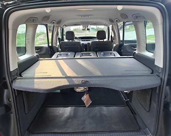 Рено Еспейс 2010 у Гадяче на Automoto.ua Сірий Рено Еспейс, об'ємом двигуна 2 л та пробігом 238 тис. км за 7999 $, фото 15 на Automoto.ua