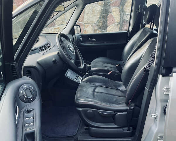 Серый Рено Эспейс, объемом двигателя 2 л и пробегом 355 тыс. км за 6350 $, фото 6 на Automoto.ua