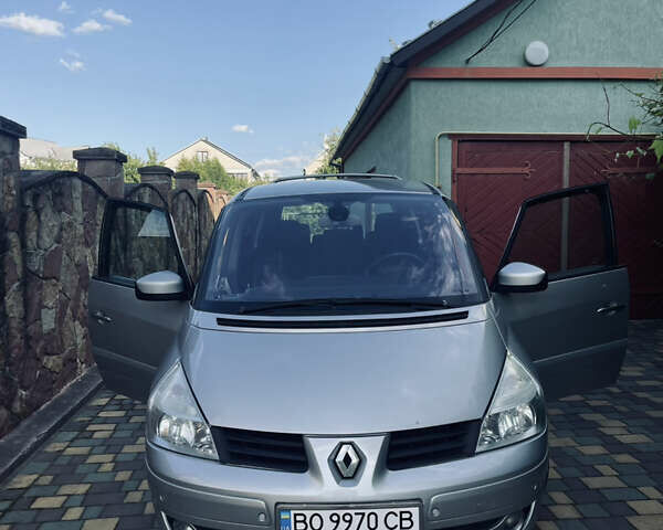 Серый Рено Эспейс, объемом двигателя 2 л и пробегом 355 тыс. км за 6350 $, фото 1 на Automoto.ua