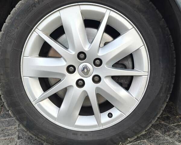 Рено Еспейс 2010 у Гадяче на Automoto.ua Сірий Рено Еспейс, об'ємом двигуна 2 л та пробігом 238 тис. км за 7999 $, фото 31 на Automoto.ua