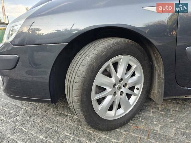 Рено Еспейс 2010 у Гадяче на Automoto.ua Сірий Рено Еспейс, об'ємом двигуна 2 л та пробігом 238 тис. км за 7999 $, фото 3 на Automoto.ua