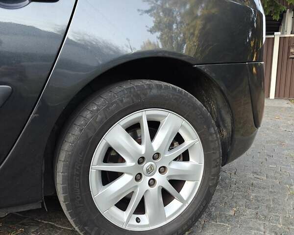 Рено Еспейс 2010 у Гадяче на Automoto.ua Сірий Рено Еспейс, об'ємом двигуна 2 л та пробігом 238 тис. км за 7999 $, фото 33 на Automoto.ua