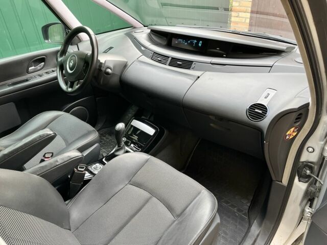 Серый Рено Эспейс, объемом двигателя 0 л и пробегом 233 тыс. км за 7600 $, фото 2 на Automoto.ua