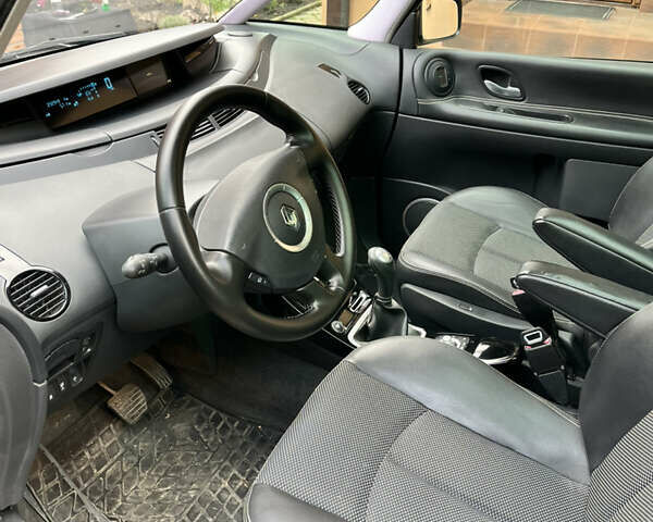 Серый Рено Эспейс, объемом двигателя 2 л и пробегом 233 тыс. км за 7900 $, фото 9 на Automoto.ua