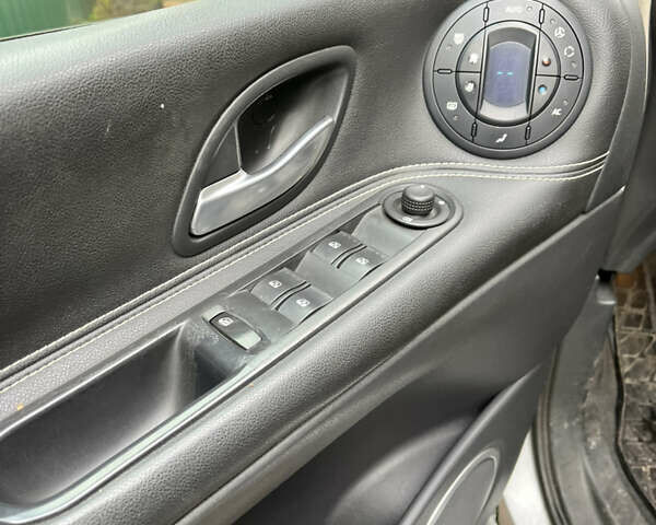 Серый Рено Эспейс, объемом двигателя 2 л и пробегом 233 тыс. км за 7900 $, фото 16 на Automoto.ua