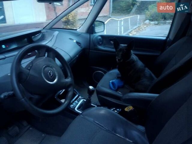 Серый Рено Эспейс, объемом двигателя 2 л и пробегом 470 тыс. км за 6000 $, фото 4 на Automoto.ua