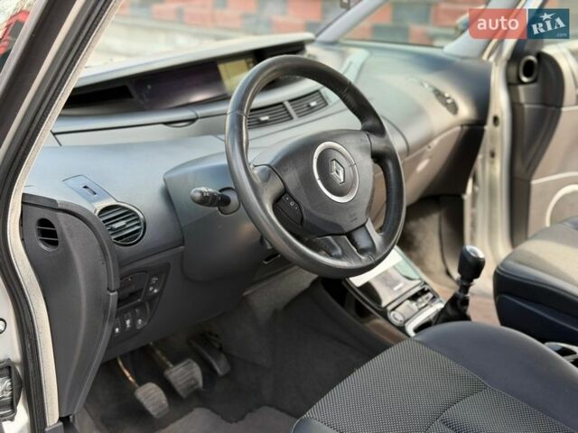 Сірий Рено Еспейс, об'ємом двигуна 2 л та пробігом 270 тис. км за 8900 $, фото 20 на Automoto.ua