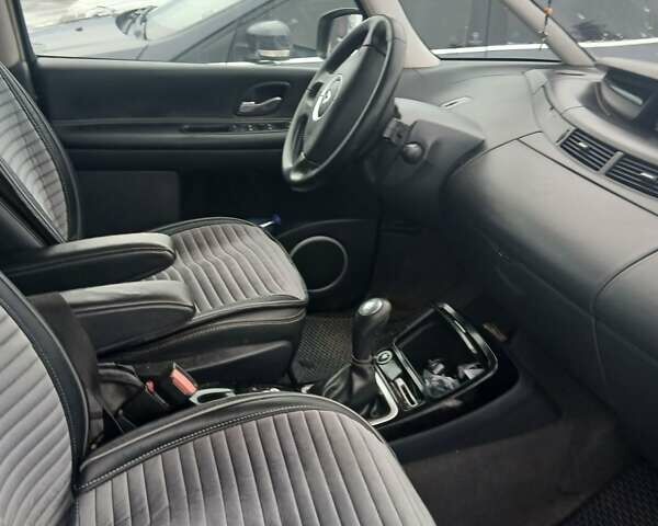 Серый Рено Эспейс, объемом двигателя 2 л и пробегом 194 тыс. км за 9800 $, фото 5 на Automoto.ua