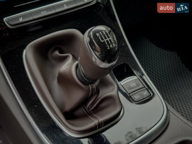 Рено Эспейс 2015 в Бродах на Automoto.ua Серый Рено Эспейс, объемом двигателя 1.6 л и пробегом 236 тыс. км за 14700 $, фото 70 на Automoto.ua
