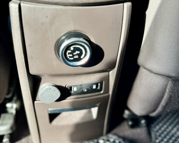 Сірий Рено Еспейс, об'ємом двигуна 1.6 л та пробігом 186 тис. км за 15900 $, фото 40 на Automoto.ua