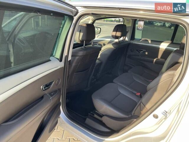 Серый Рено Эспейс, объемом двигателя 1.6 л и пробегом 252 тыс. км за 15500 $, фото 19 на Automoto.ua