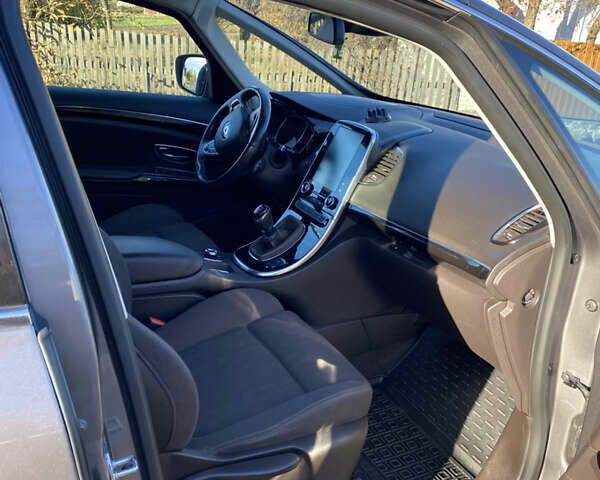 Серый Рено Эспейс, объемом двигателя 1.6 л и пробегом 225 тыс. км за 15000 $, фото 13 на Automoto.ua