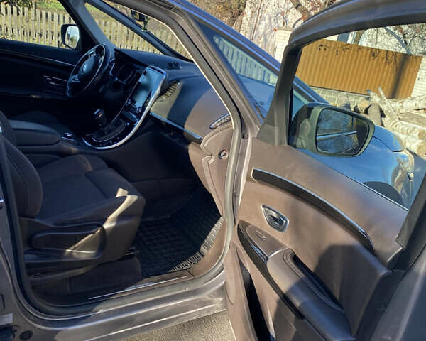 Серый Рено Эспейс, объемом двигателя 1.6 л и пробегом 225 тыс. км за 15000 $, фото 9 на Automoto.ua