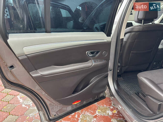 Рено Эспейс 2015 в Красноград на Automoto.ua Серый Рено Эспейс, объемом двигателя 1.6 л и пробегом 270 тыс. км за 14200 $, фото 10 на Automoto.ua