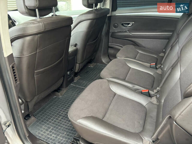 Рено Эспейс 2015 в Красноград на Automoto.ua Серый Рено Эспейс, объемом двигателя 1.6 л и пробегом 270 тыс. км за 14200 $, фото 11 на Automoto.ua