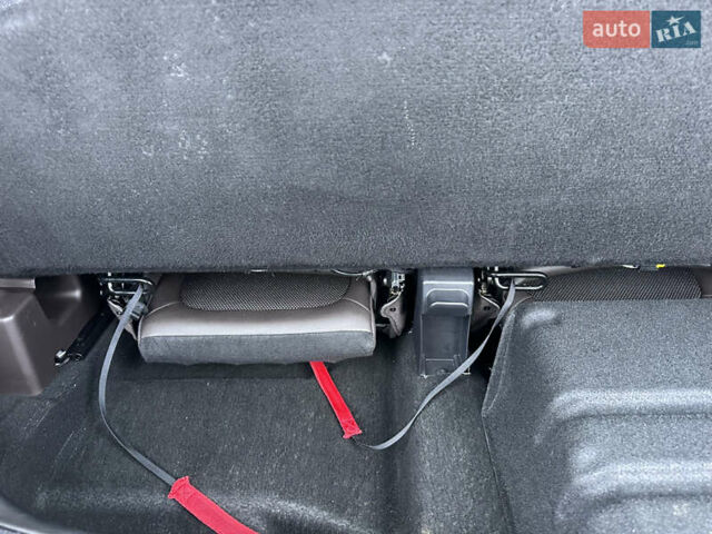 Серый Рено Эспейс, объемом двигателя 1.6 л и пробегом 205 тыс. км за 16750 $, фото 38 на Automoto.ua