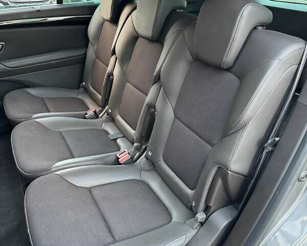 Сірий Рено Еспейс, об'ємом двигуна 2 л та пробігом 219 тис. км за 16500 $, фото 14 на Automoto.ua