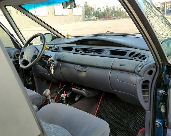 Синий Рено Эспейс, объемом двигателя 2 л и пробегом 305 тыс. км за 3700 $, фото 11 на Automoto.ua