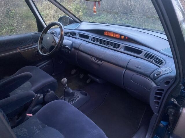 Синий Рено Эспейс, объемом двигателя 2 л и пробегом 318 тыс. км за 3750 $, фото 4 на Automoto.ua