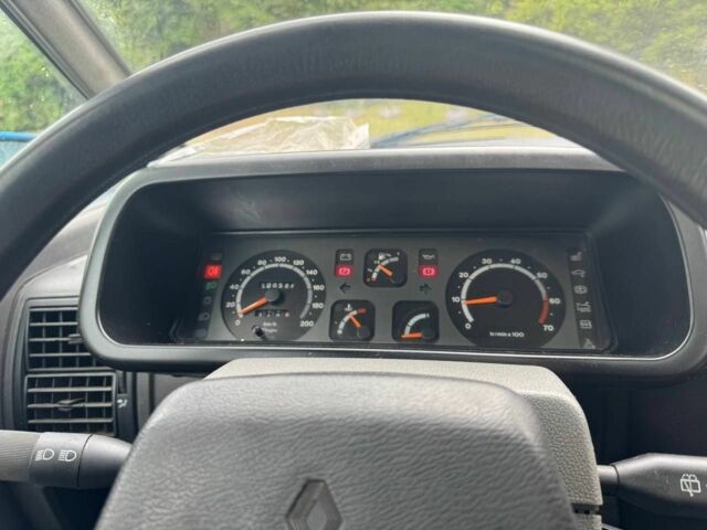 Синий Рено Эспейс, объемом двигателя 0 л и пробегом 200 тыс. км за 1600 $, фото 9 на Automoto.ua