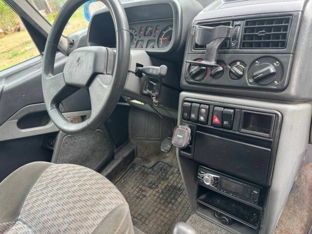 Синий Рено Эспейс, объемом двигателя 0 л и пробегом 200 тыс. км за 1600 $, фото 13 на Automoto.ua