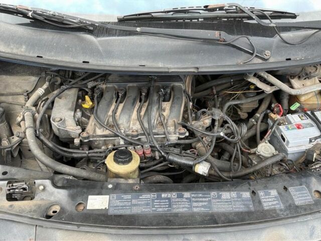 Синий Рено Эспейс, объемом двигателя 2 л и пробегом 250 тыс. км за 1500 $, фото 6 на Automoto.ua