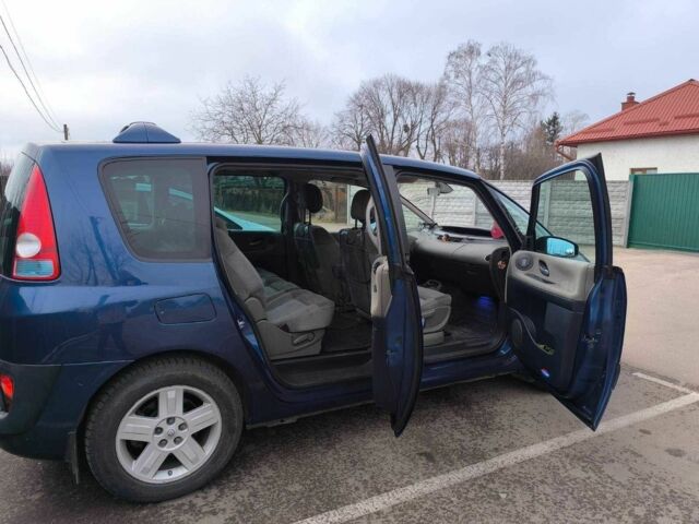 Синий Рено Эспейс, объемом двигателя 2.2 л и пробегом 210 тыс. км за 5850 $, фото 5 на Automoto.ua