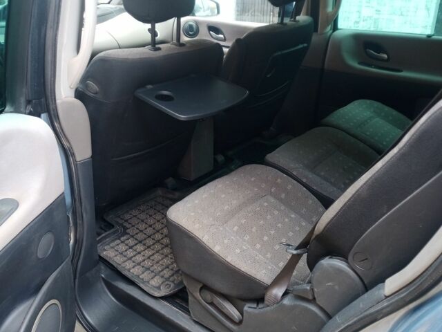 Рено Еспейс 2005 у Калинівка на Automoto.ua Синій Рено Еспейс, об'ємом двигуна 2 л та пробігом 266 тис. км за 6000 $, фото 7 на Automoto.ua