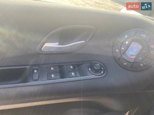 Синій Рено Еспейс, об'ємом двигуна 2 л та пробігом 187 тис. км за 6700 $, фото 11 на Automoto.ua