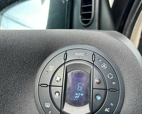 Синій Рено Еспейс, об'ємом двигуна 2 л та пробігом 175 тис. км за 5400 $, фото 23 на Automoto.ua