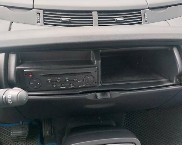 Синій Рено Еспейс, об'ємом двигуна 2 л та пробігом 213 тис. км за 6200 $, фото 9 на Automoto.ua
